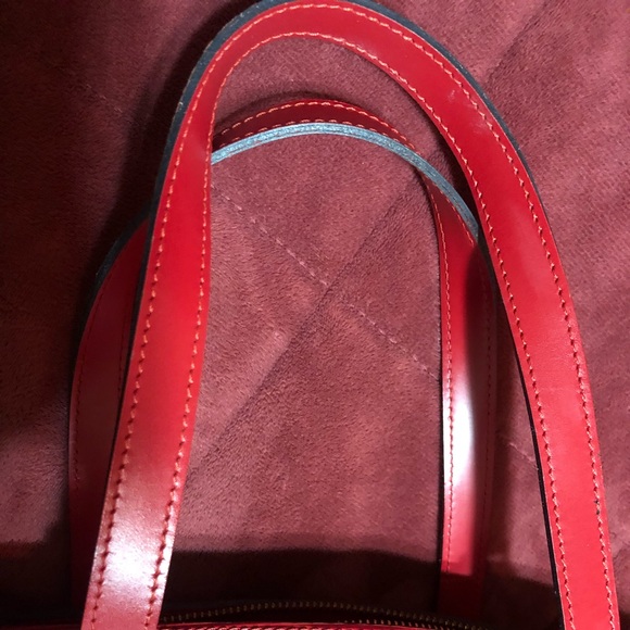 Louis Vuitton  Red Epi Souflott bag with pouch! - Picture 11 of 17
